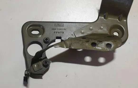 Ford Fusion II Hybrid/electric vehicle battery bracket DG93F16B247AC