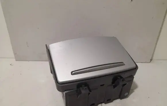 Cup holder front