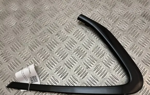 BMW X6 F16 Rear side glass trim 7377892