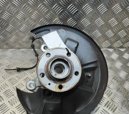 Volvo XC40 Front wheel hub 32221856