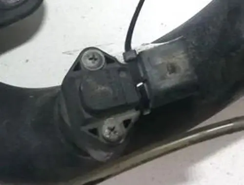 Volkswagen PASSAT B5 Air pressure sensor 0281002177 038906051