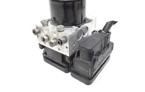 Volvo V70 ABS Pump 30681619