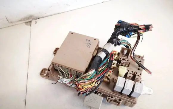 Toyota Corolla E120 E130 Fuse box set 8264102040 82641-02040
