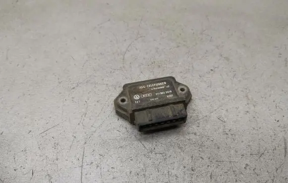Audi 80 90 S2 B4 Ignition amplifier control unit 211905351D