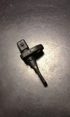 Volkswagen PASSAT B5 Intake air temperature sensor 058905379