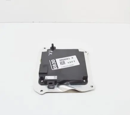 Tesla Model X Door control unit/module 103722200F 104141900B