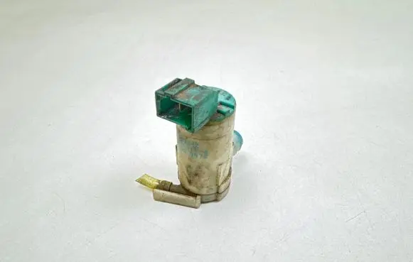 Nissan X-Trail T30 Windscreen/windshield washer pump 2224616A