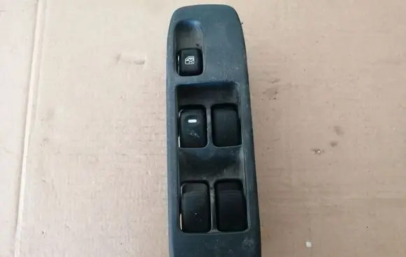 Mitsubishi Pajero Electric window control switch MR445652
