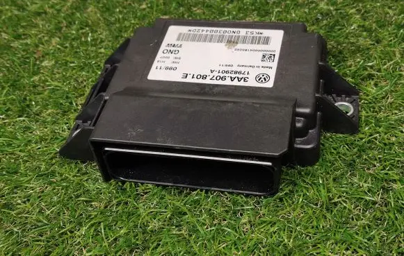 Volkswagen PASSAT B7 Hand brake control module 3AA907801E 17982901A