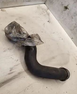 Mercedes-Benz C W204 Engine coolant pipe/hose A2045011682