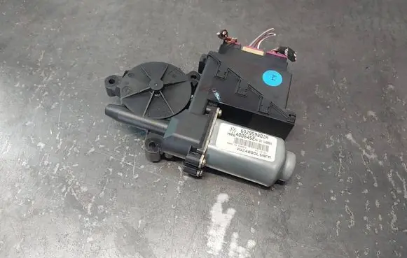 Volkswagen Polo Front door window regulator motor 6Q2959802A