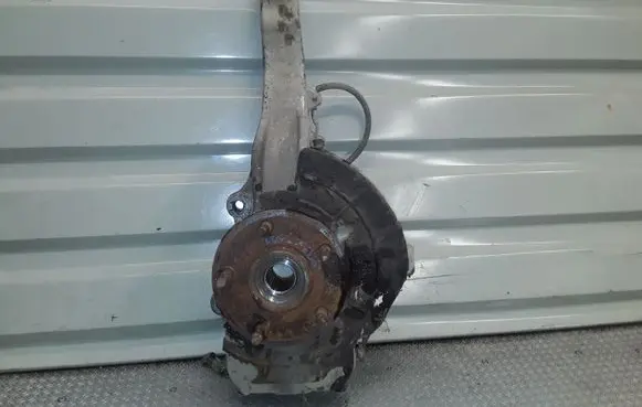 Front wheel hub spindle knuckle