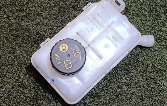Fiat Talento Brake fluid reservoir 460913647R 93459234
