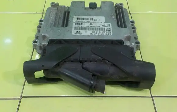 Hyundai Santa Fe Engine control unit/module 0281013583