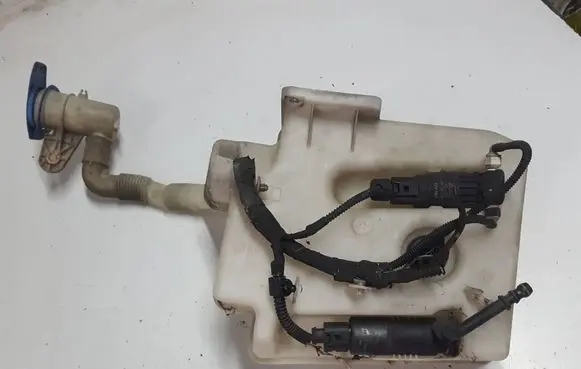Volkswagen Golf V Windshield washer fluid reservoir/tank 