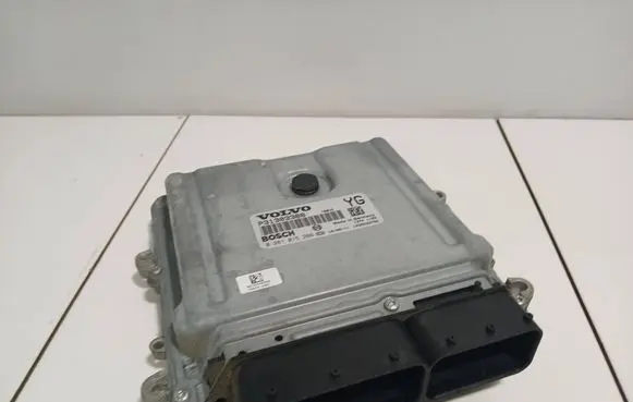 Volvo V70 Engine control unit/module P31303388 0281015286 1039S33755
