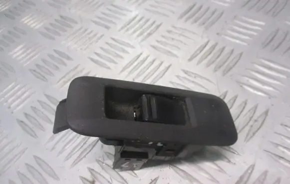 Nissan Primera Electric window control switch