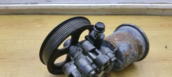 Toyota Avensis T250 Power steering pump