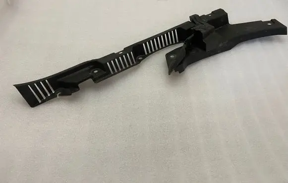 Volvo XC60 Fender mounting bracket 32216109