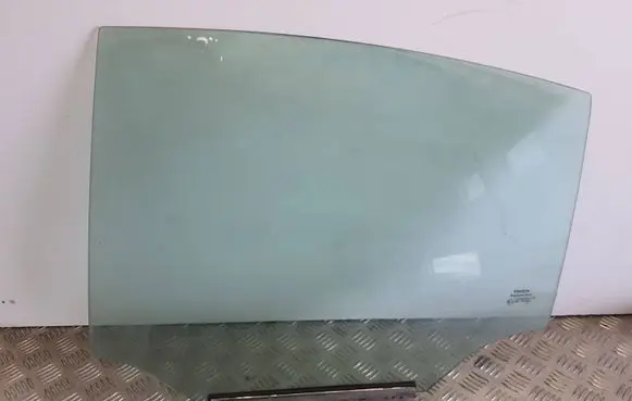 Toyota Avensis T270 Rear door window glass