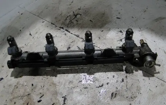Volkswagen Golf IV Fuel main line pipe 036133319