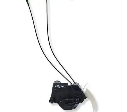 Toyota Yaris Front door lock U3111130