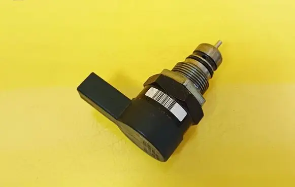 BMW 5 E60 E61 Fuel pressure sensor 0281002481