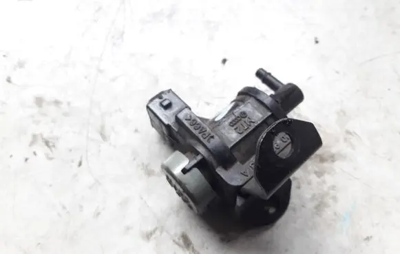 Audi A4 S4 B6 8E 8H Vacuum valve 