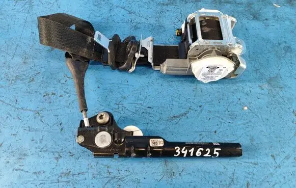 Ford Fusion II Front seatbelt DG9Z54611B08AJ