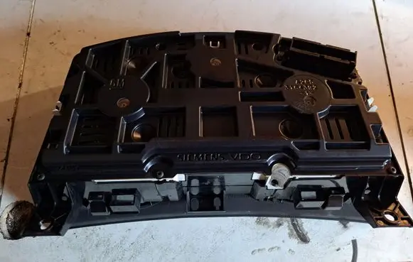 Opel Zafira B Speedometer (instrument cluster) 13308999