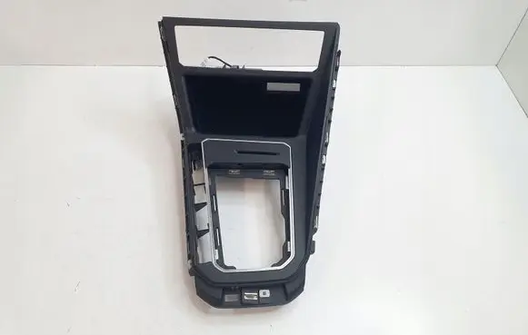 Volkswagen Polo VI Center console 2G1857925C
