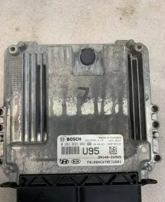 Hyundai Tucson TL Engine control unit/module ECU 39140-2a925 391402A925 0281033002