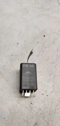 Volkswagen PASSAT B6 Glow plug pre-heat relay 038907281B 1123736 0522120503