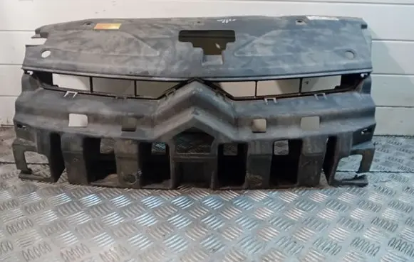 Citroen C5 Front bumper upper radiator grill