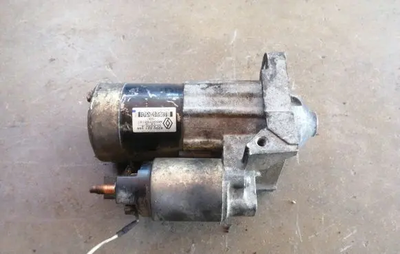 Renault Modus Starter motor 8200021396