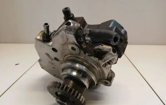 Jeep Grand Cherokee (WK) Fuel injection high pressure pump A6420700501 0445010145