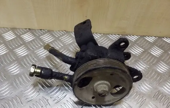 Nissan Navara D40 Power steering pump