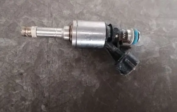 Renault Espace V (RFC) Fuel injector 0261500210-T
