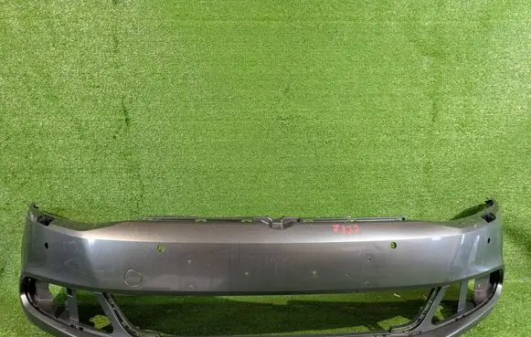 Volkswagen Jetta VI Front bumper