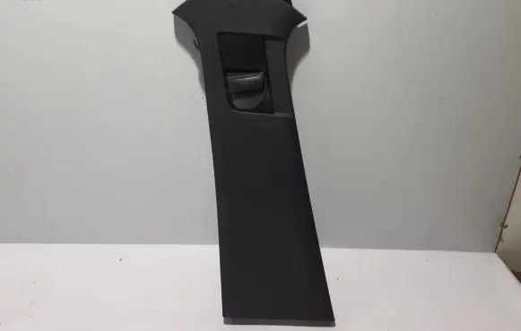 Volvo XC40 (B) pillar trim (bottom) 31457491