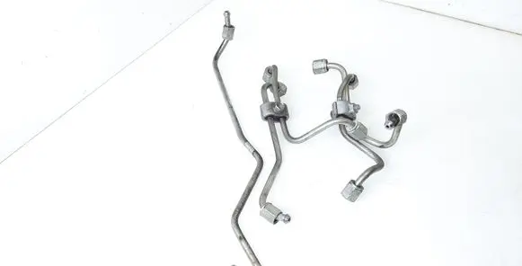 Toyota Avensis T270 Fuel injector supply line/pipe 