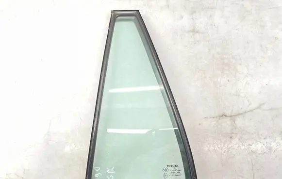 Toyota Corolla E120 E130 Rear vent window glass 6818913080
