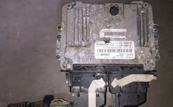 Ford Focus Engine control unit/module CV6112A650ANC