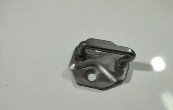 Ford Fiesta Front door lock loop/hook striker 8451A21882AA