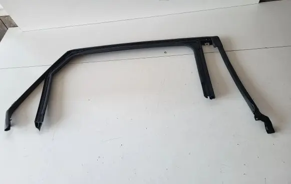 Citroen DS3 Rubber seal rear door window/glass 9820824380