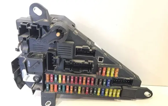 BMW 5 E60 E61 Fuse module 913883001 518956057
