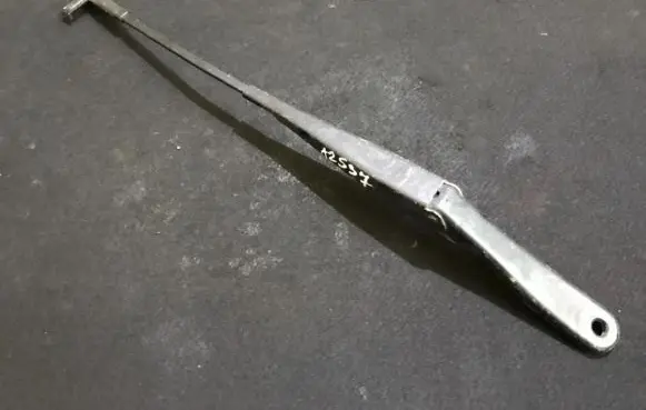 Opel Astra H Front wiper blade arm 13111222