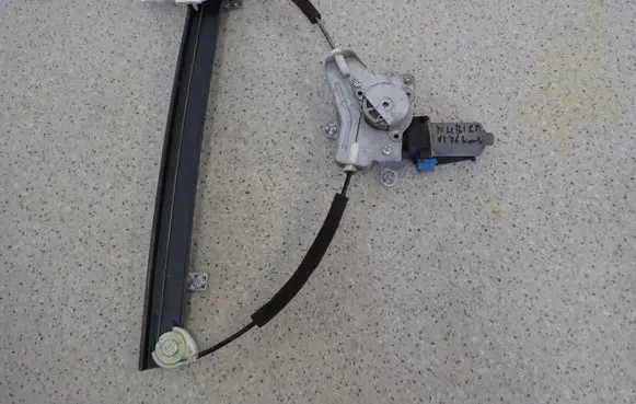 Chevrolet Lacetti Front door window regulator with motor