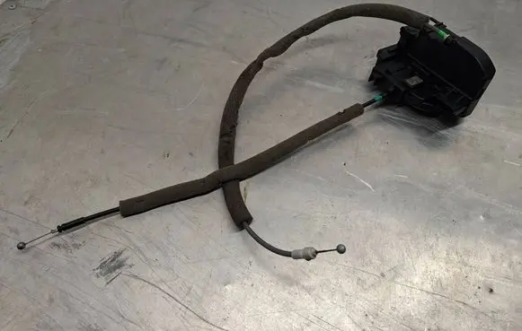 Nissan Qashqai Rear door lock 