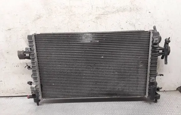 Opel Zafira B Coolant radiator 